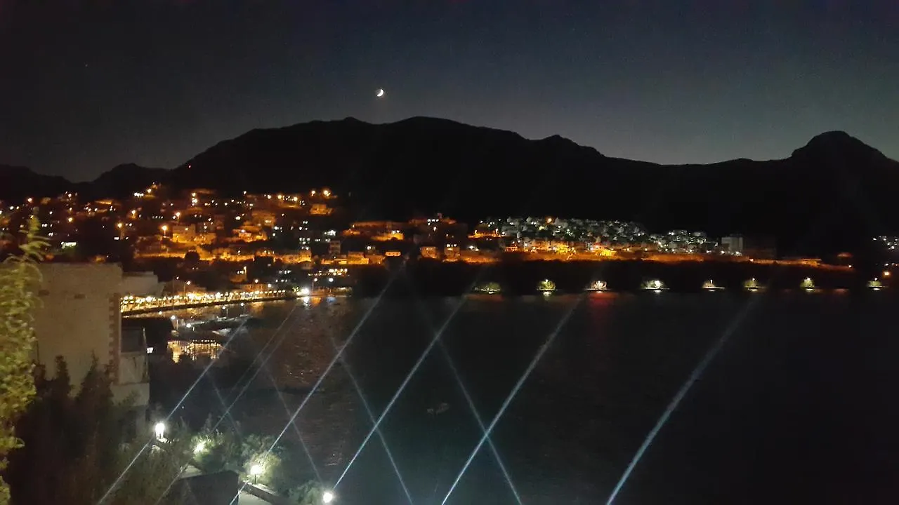 Chaletu Hanim Dag Evi Karaburun